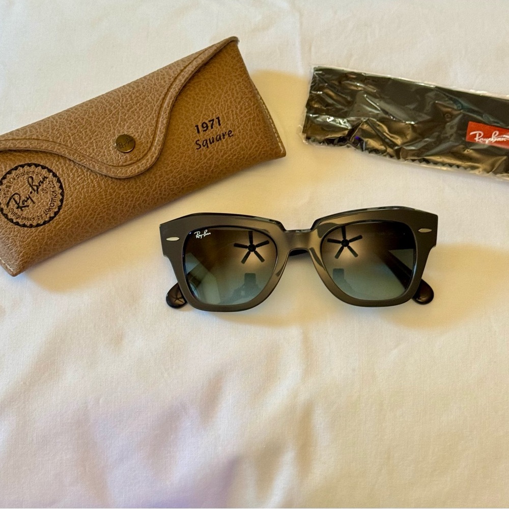 Ray-Ban Sunglasses RB2186 STATE STREET 1298/3M Blue on Transparent Blue Square - Picture 10 of 12